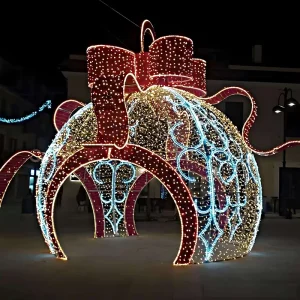 220V 12m Commercial Christmas Baubles Large 3D IP65 LED Ball Motif Lights Waterproof Light Exhibition