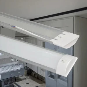 36W & 40W LED Batten Tube Lights Supermarket IP44 Rating Aluminum Body Wide Voltage Over EMC No Strobe for Office Lighting
