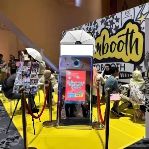 Commercial Magic Mirror SLR Photo Booth Factory Direct Portable Touch Screen Mirror Wedding Party Rental USA EU UAE KSA