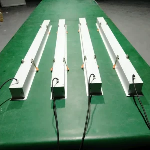 Linear LED Light Fixture Aluminum Construction 3000K Color Temperature 105 Beam Angle Remote Control Flicker Free 5-Year