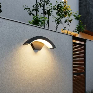 Modern Crescent Moon Shape LED Outdoor 18W IP65 Waterproof Aluminum Alloy 2 Year Warranty 6000K 150 Beam Angle Wall Lamp