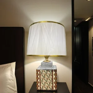 Modern Luxury Decorative Lamp New Chinese Desk Lamp European Style Wedding Gift Home Decor Golden Lamp