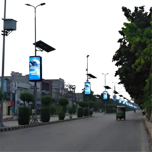 P5 Outdoor Road Street WIFI 3G 4G Wireless Advertising Video Pole Lamp Post Full Color LED Display Screen 100000 Hours Life Span
